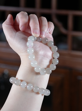 一枕荷香带雨中。冰胶底藕粉和田玉12毫米起荧光圆珠手链串女