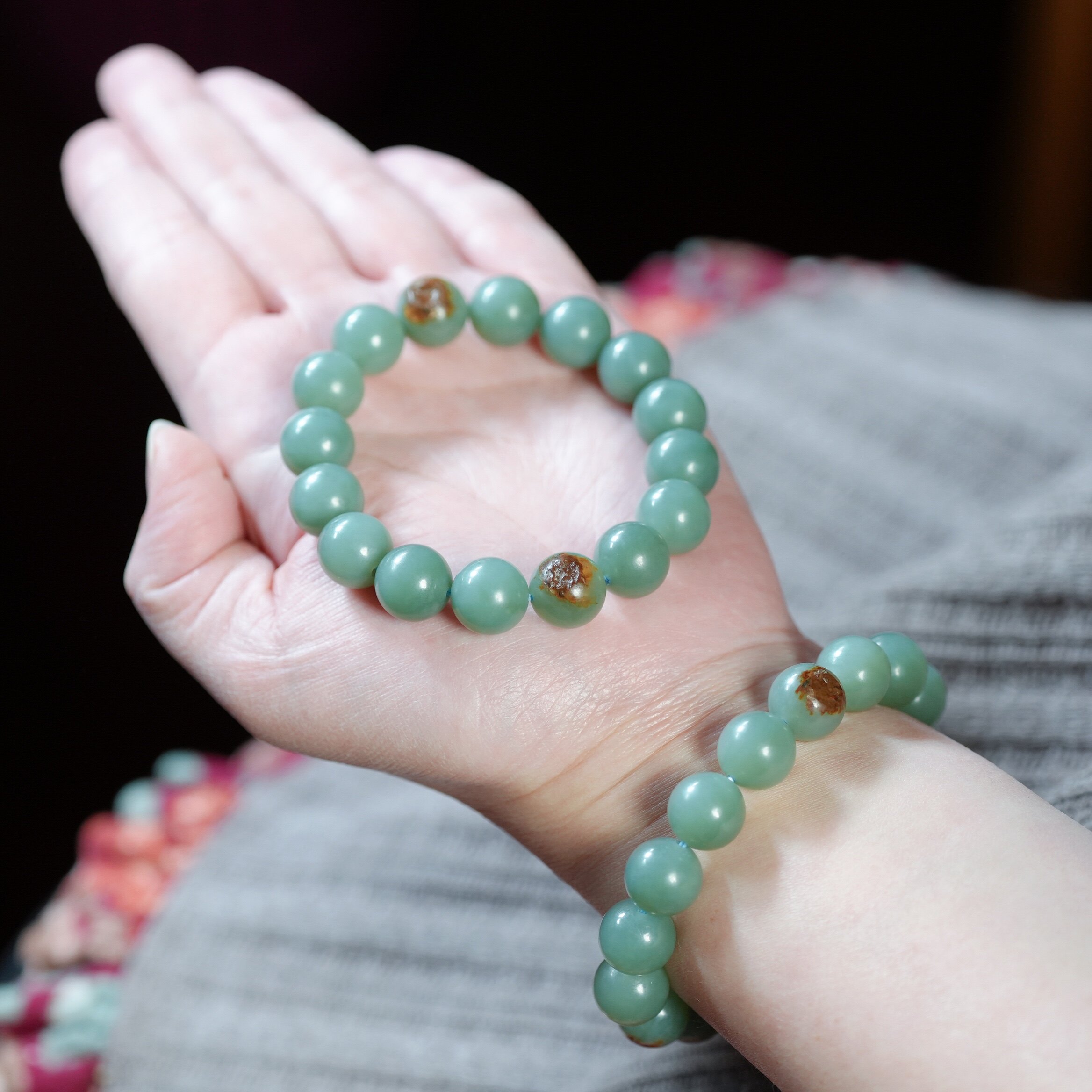 忆江南。新疆籽料和田玉爆油真皮沙枣青12毫米圆珠手链 配证书