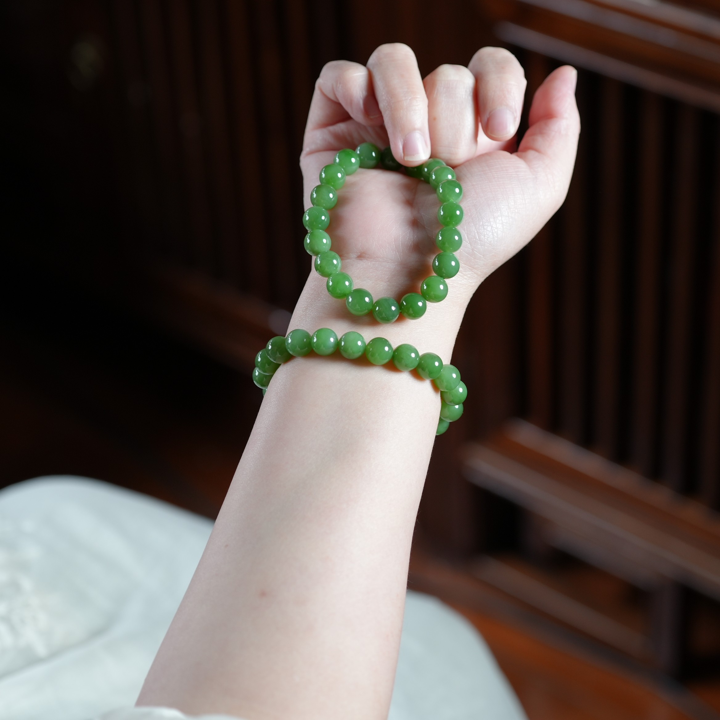 春山可望。俄碧玉9.5毫米苹果绿圆珠手链串 微黑点