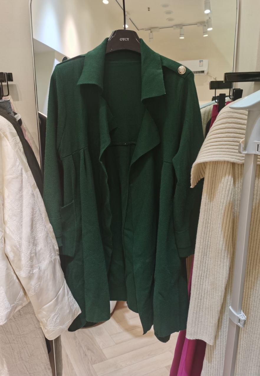 时尚中长款羊毛金扣外套