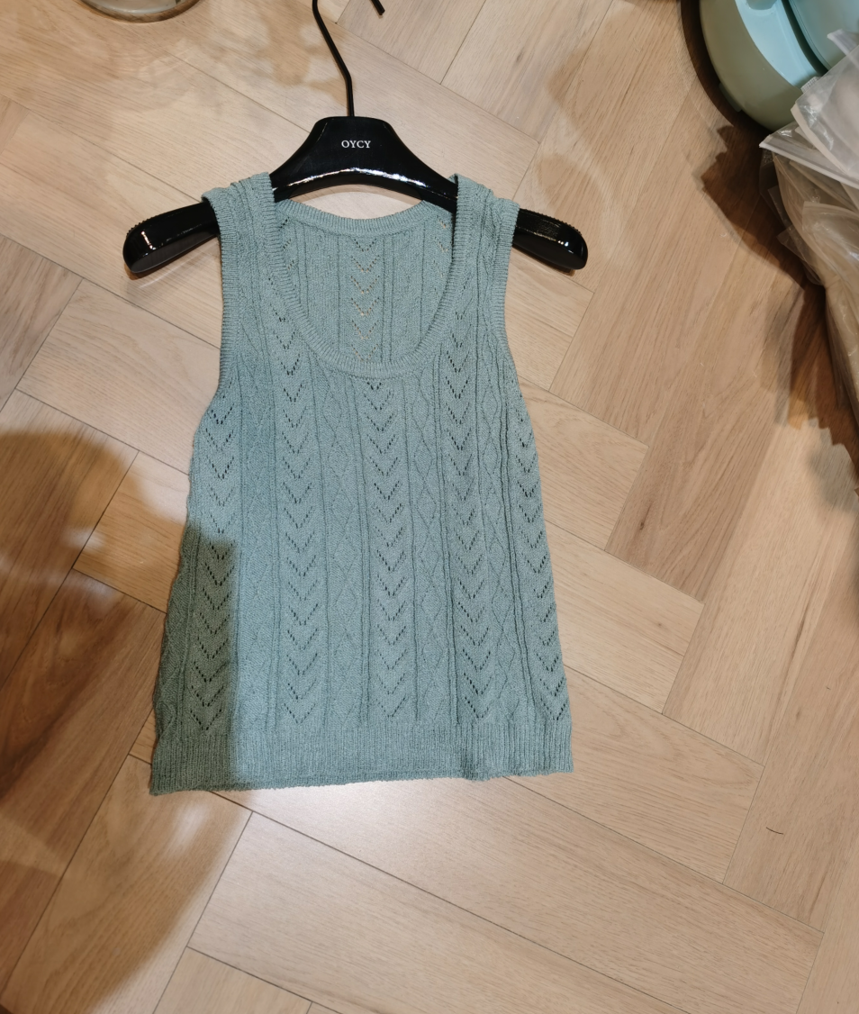 U领针织镂空无袖时尚通勤