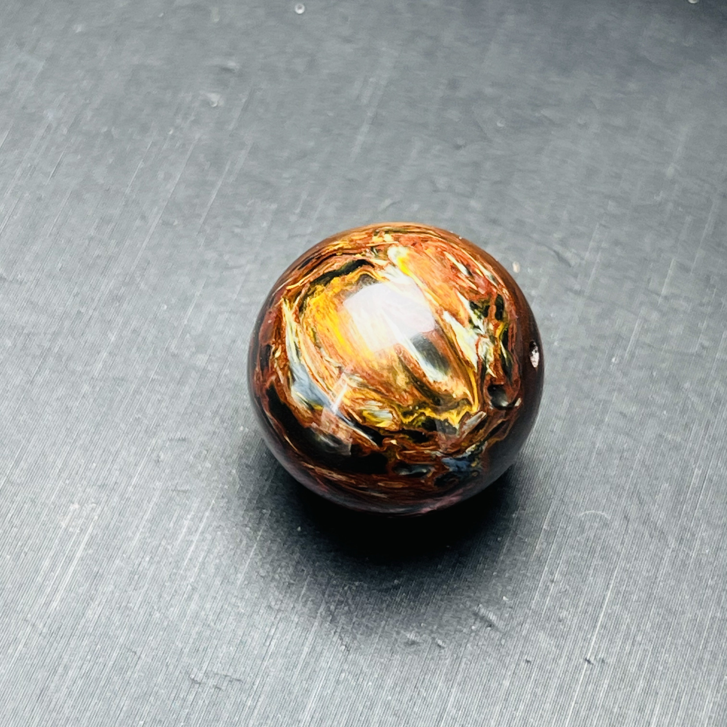 火彩十足的一款彼得石，红蓝黄多色，难得全彩色系尺寸19.3mm