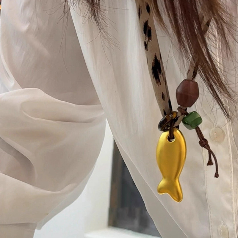 「鲤跃星川」复古金色拼接小鱼吊坠项链秋冬小众高颜值百搭毛衣链