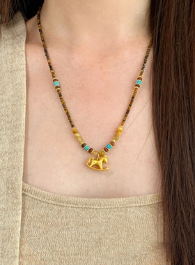 沙金虎眼石小马串珠吊坠项链高级感毛衣链长款小众设计2026年新款