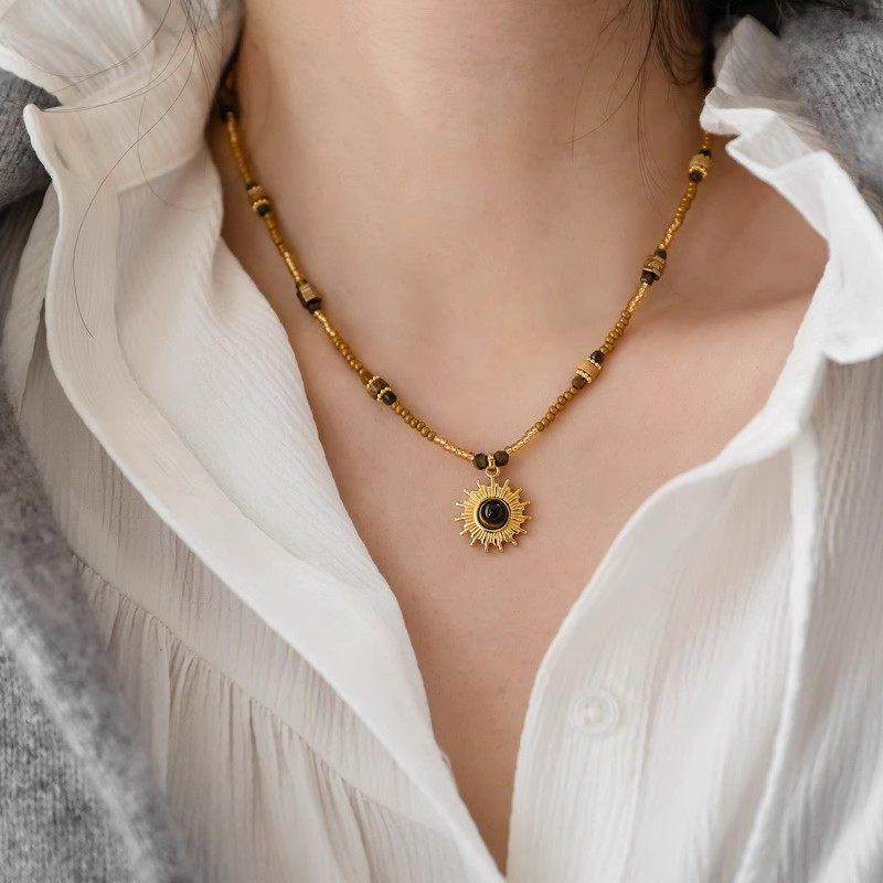 小众轻奢天然虎眼石串珠太阳花项链女锁骨链颈链高级感气质不掉色