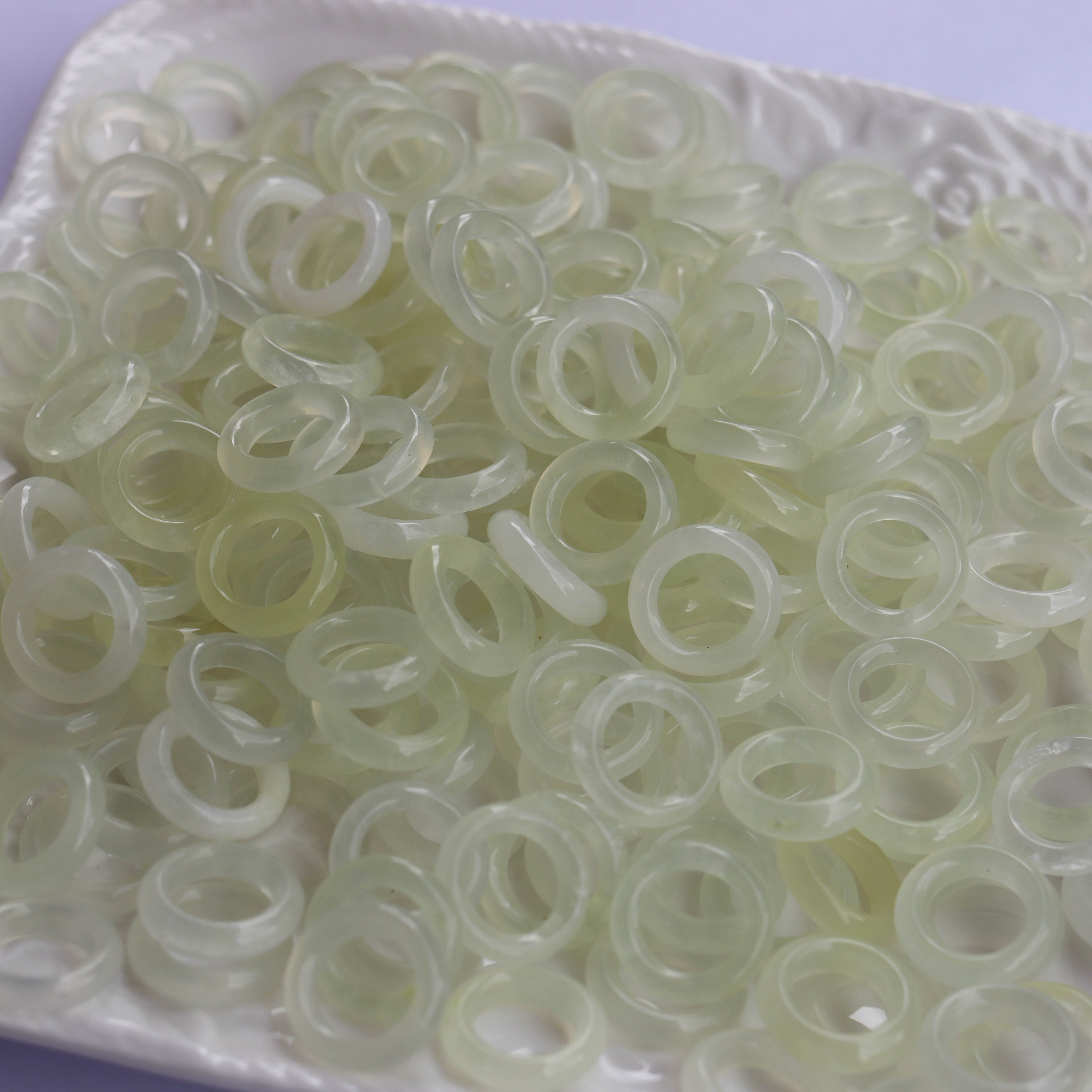 天然新山玉跑环甜甜圈扣子