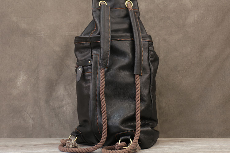 二十四街 个性款软牛皮水桶包棉绳背带真皮大容量男女通用双肩包
