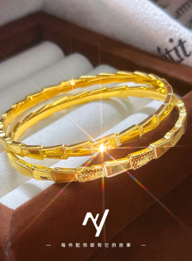 2025新款小红书轻奢vintage设计cnc龙鳞蛇骨手环女款时尚沙金手镯