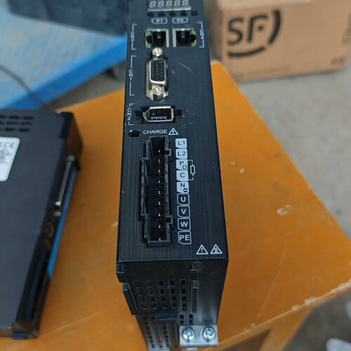 SV660FS2R8I，汇川400瓦伺服驱动器，SV660F ~议价