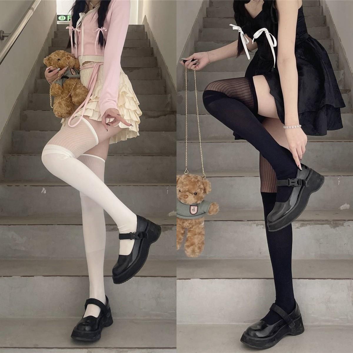 纯欲奶白色黑过膝袜jk子春
