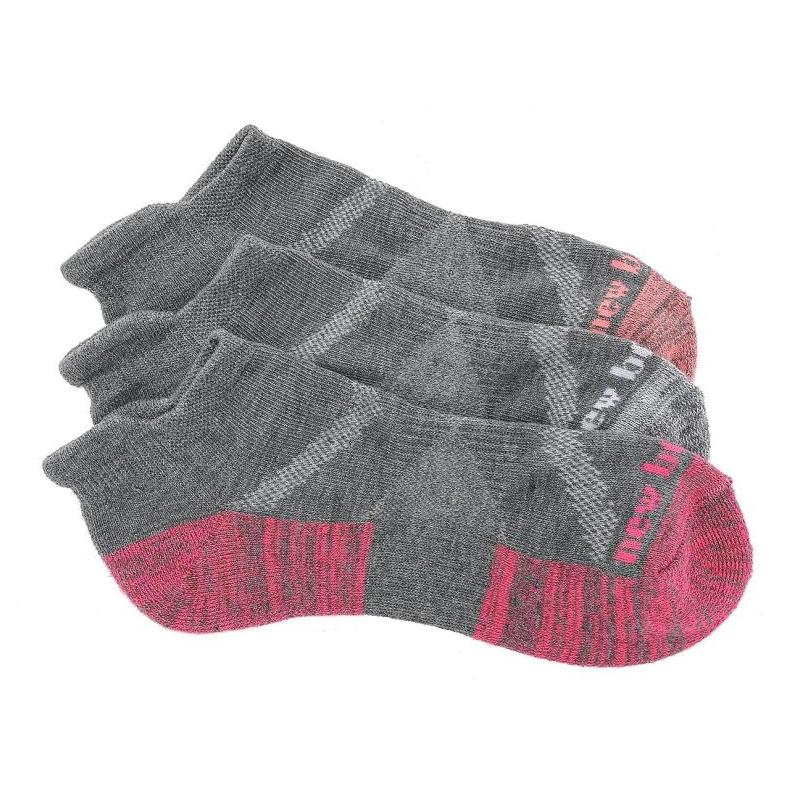 灰色透气耐磨休闲短袜