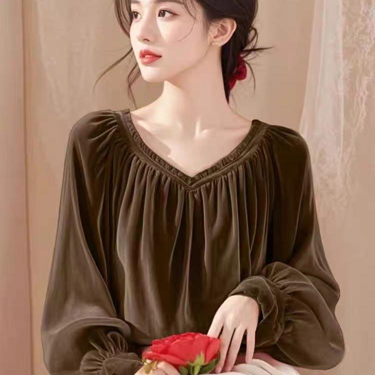 早秋新款洋气高端独特别致漂亮小衫轻奢高级感超好看咖色丝绒衬衫