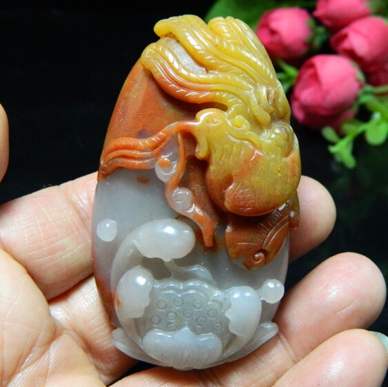 天然色玉石玉器新疆三彩玉金丝玉戈壁玉手把件把玩手玩*凤*手工雕