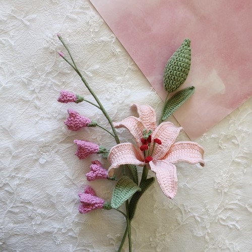 百合花手工钩织百合花成品花束