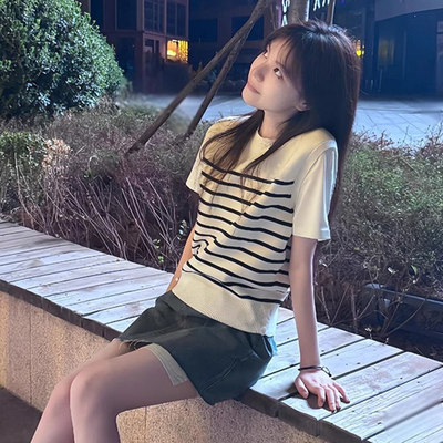 轻语STUDIO~条纹圆领短款