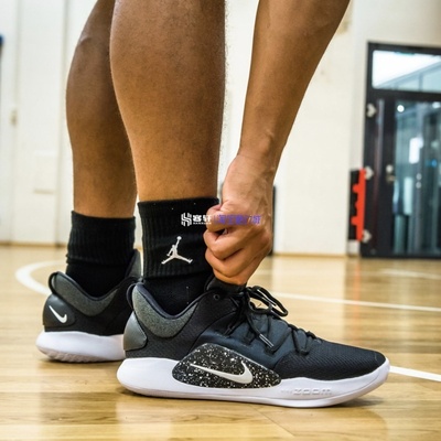 耐克全掌气垫减震运动篮球鞋