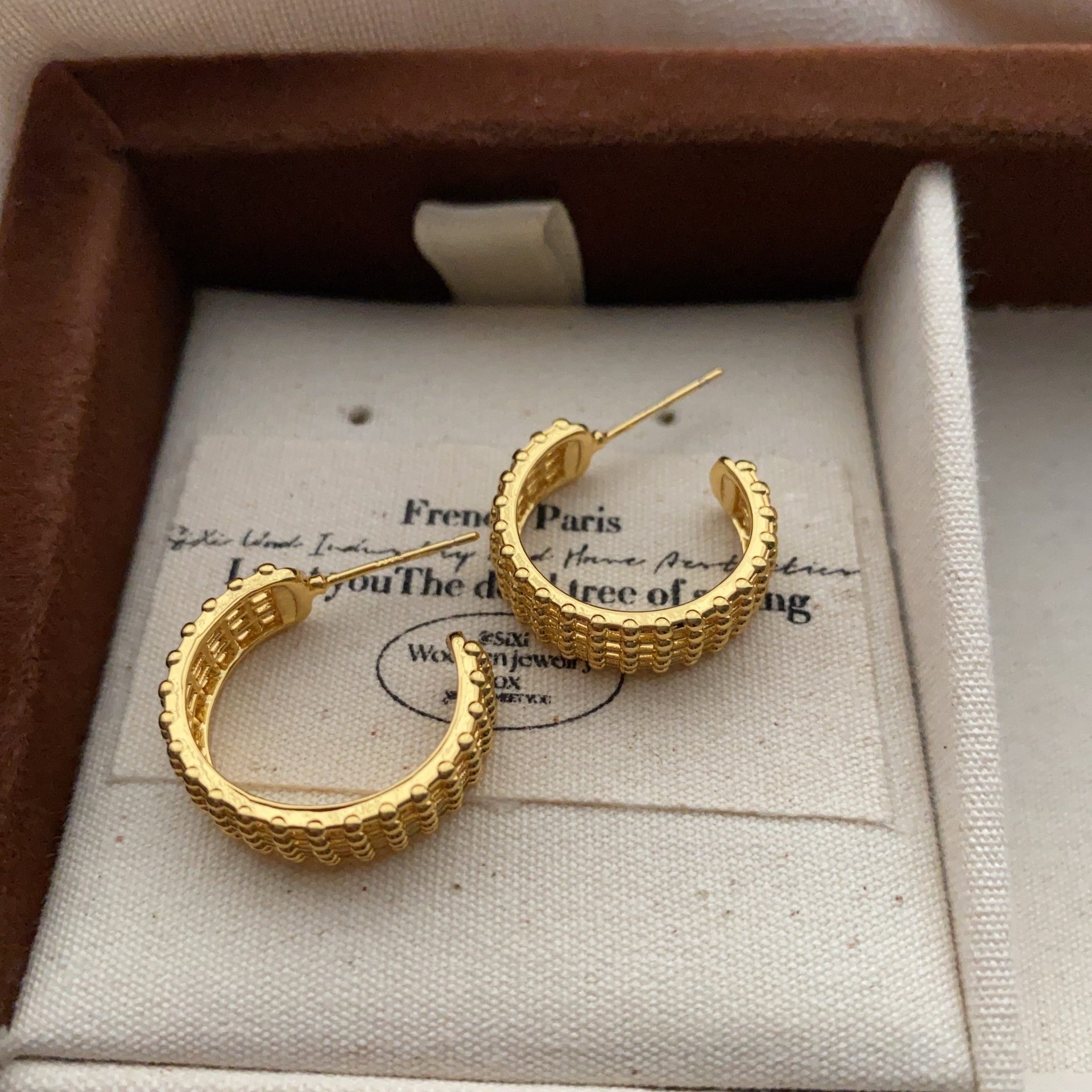 半圆形廓形简约耳环耳圈颗粒状立体肌理复古轻奢时尚立体个性独特