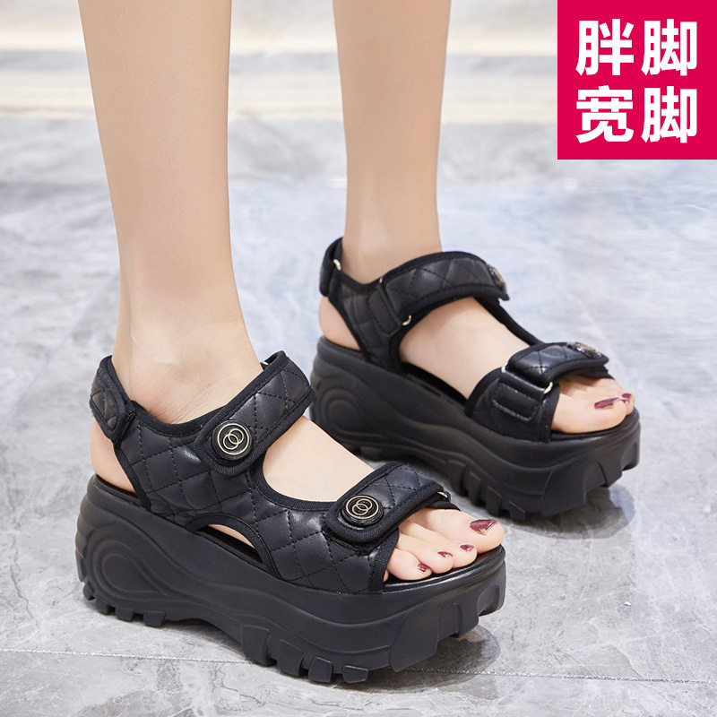 539 加宽夏季大码凉鞋女40-41-43 厚底小香女鞋爆款批发脚宽脚胖
