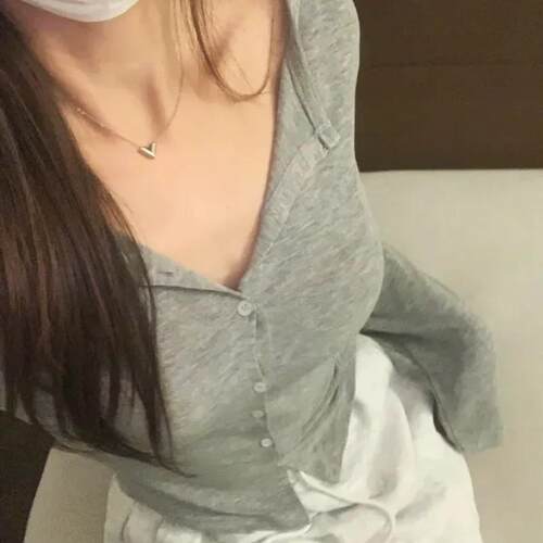东大门新款气质修身显身材简约好搭配单排扣百搭长袖开衫T恤