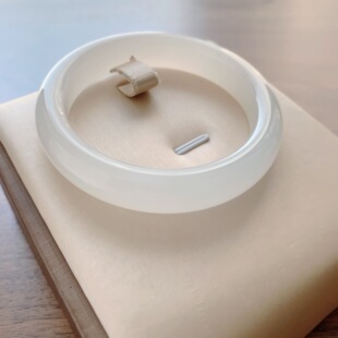 天然和田玉手镯 55圈口 青海料 平安镯 梧桐家 粉白色