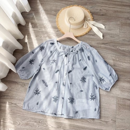 小树刺绣系带圆领前开扣小衫
