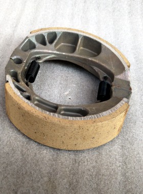 踏板摩托车配件GY6150路虎BWS鸭子山猫R9前后鼓刹刹车片刹车皮