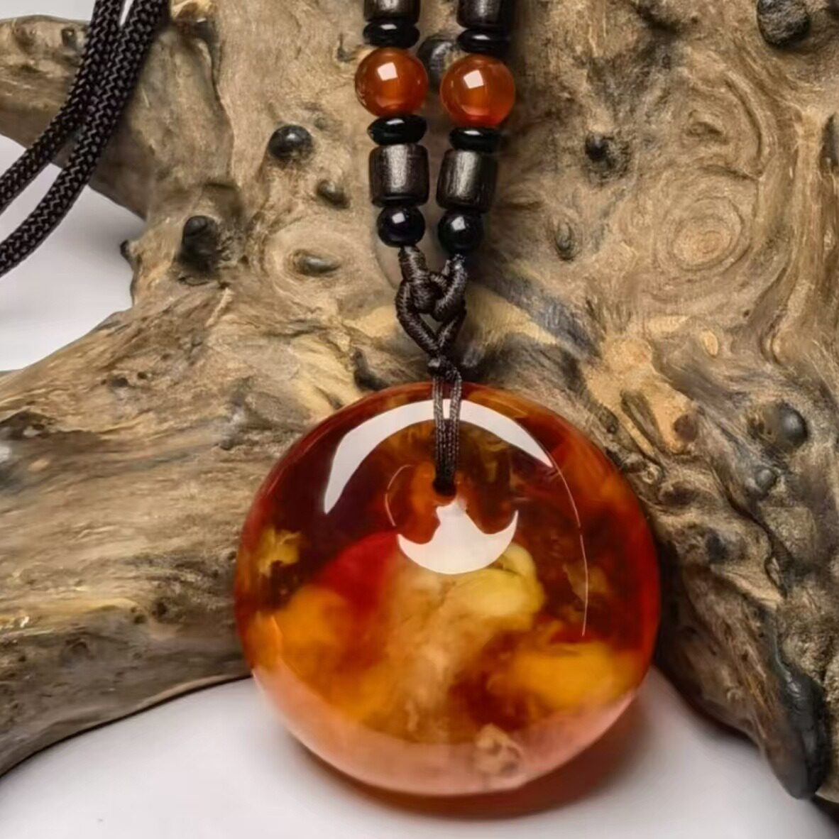 一件琥珀蜜蜡浮盐水有荧光血丝老蜜蜡鱼眼扣公主扣 吊坠项链