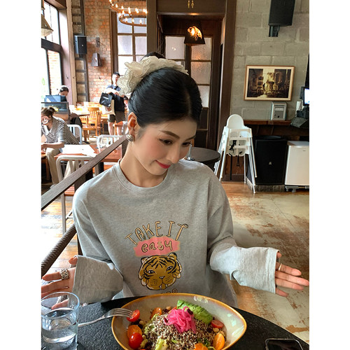 今屿花花长袖印花T恤女