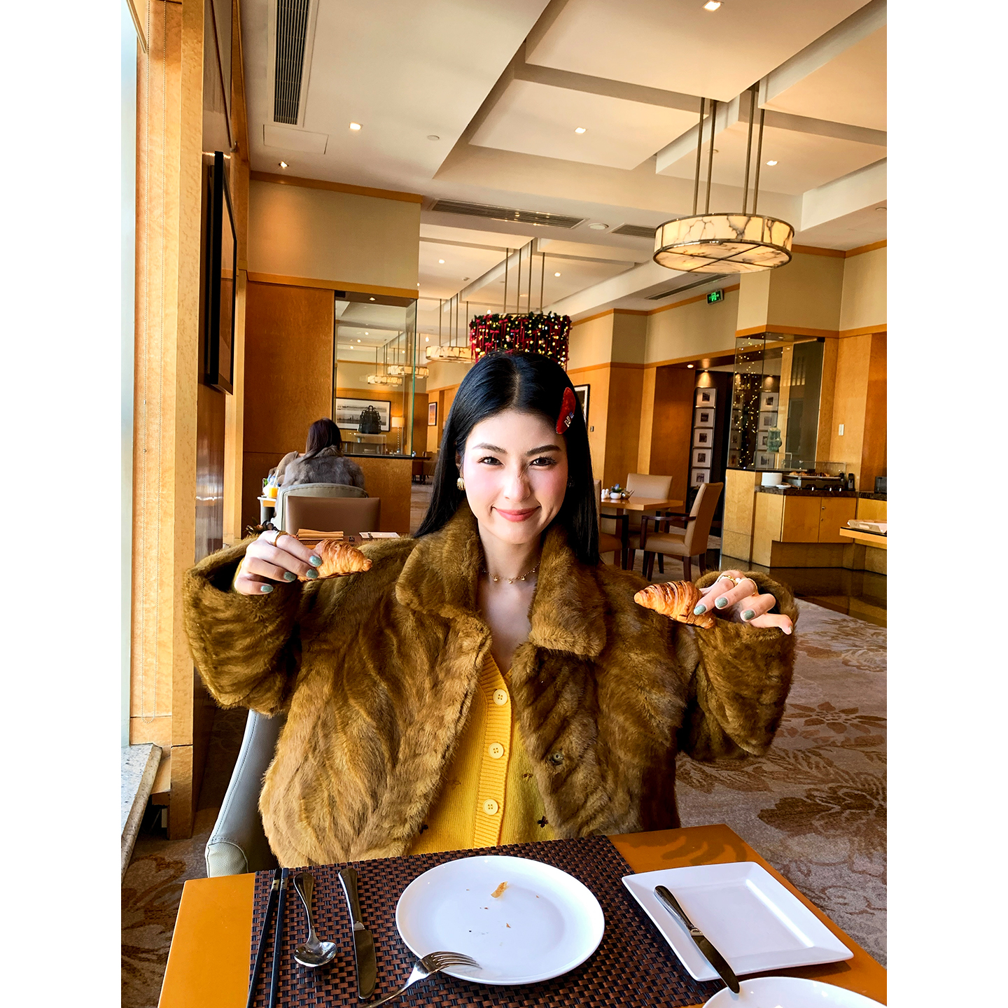 今屿花花仿皮毛一体毛毛外套女