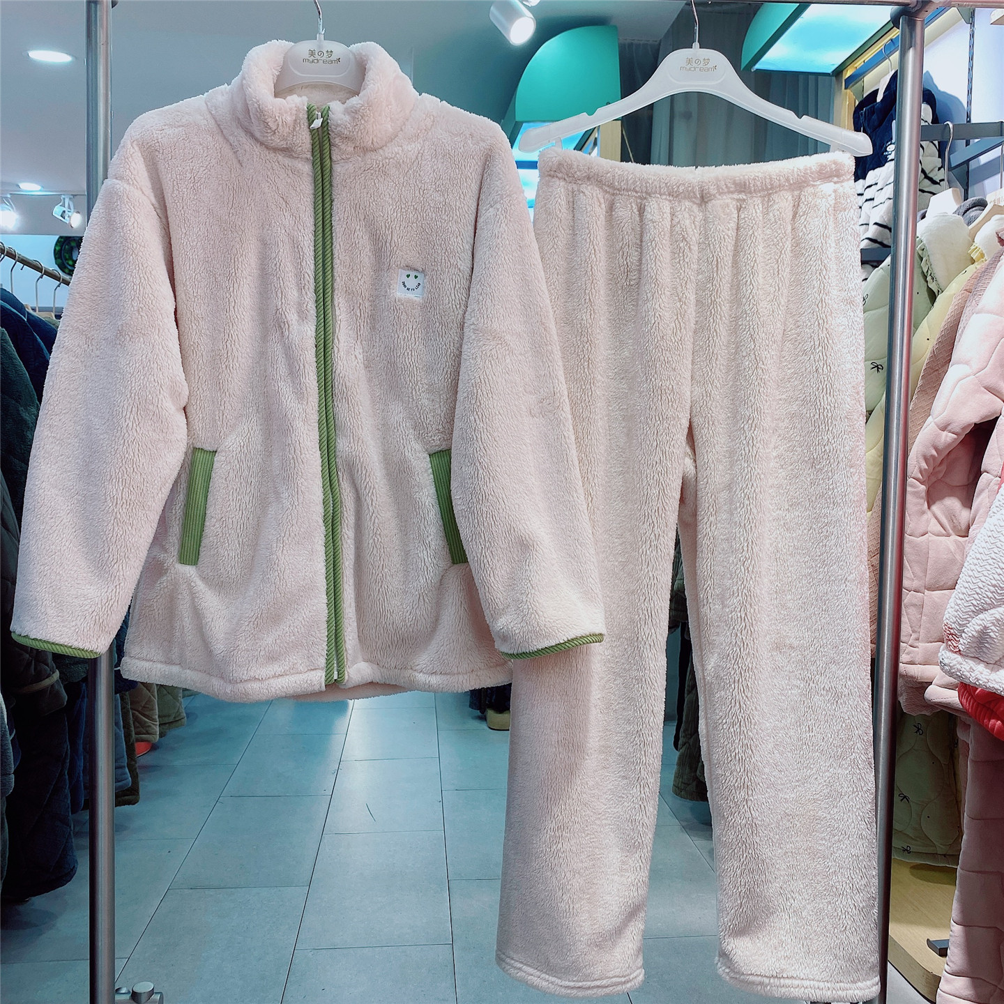 美梦情侣女士睡衣秋冬季款保暖珊瑚绒休闲拉链玉狐绒立领男家居服