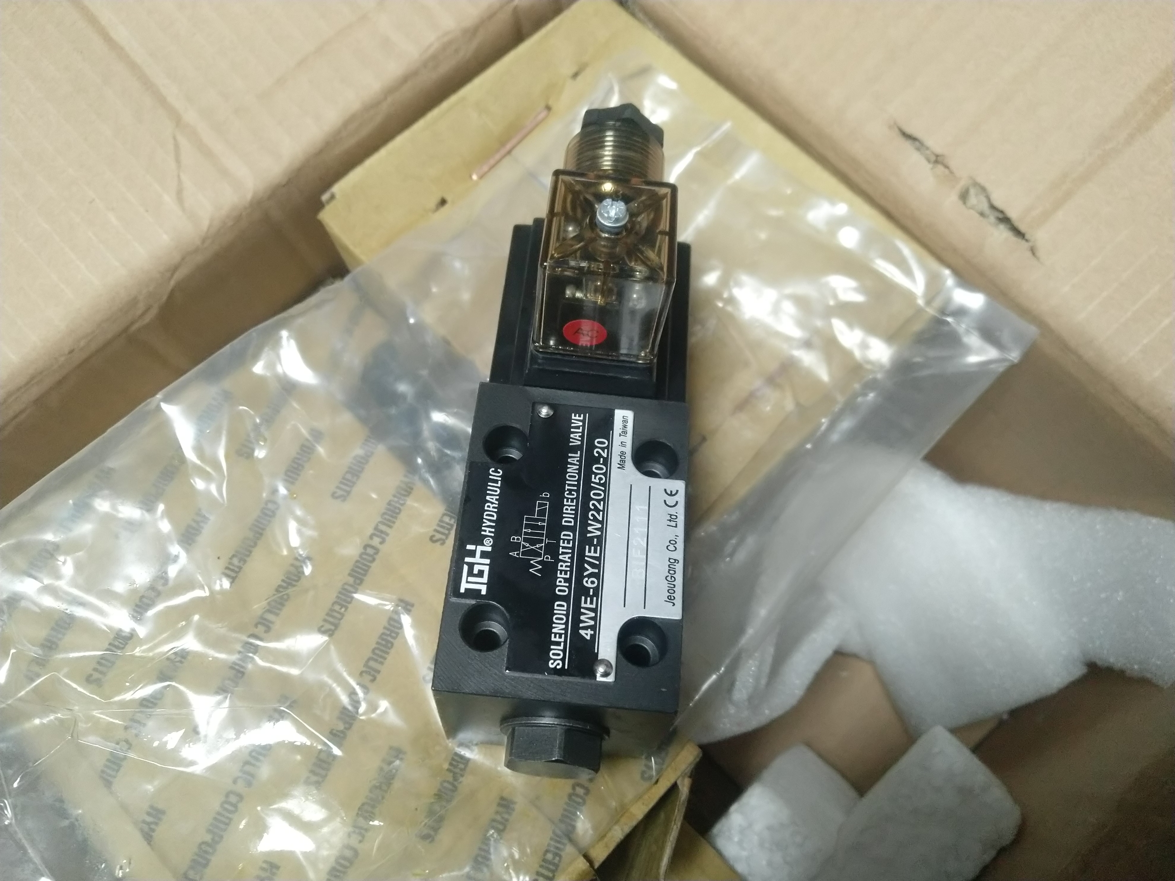 台湾JGH久冈电磁阀4WE-6-G/E-W220/50-20  4WE-10-EA/E-G24-20
