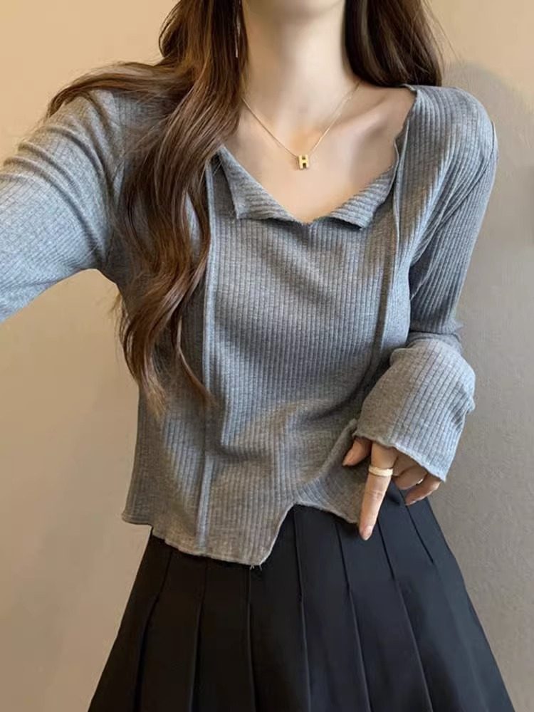 灰色长袖t恤女秋冬2025新款短款v领设计感小众修身打底衫内搭上衣