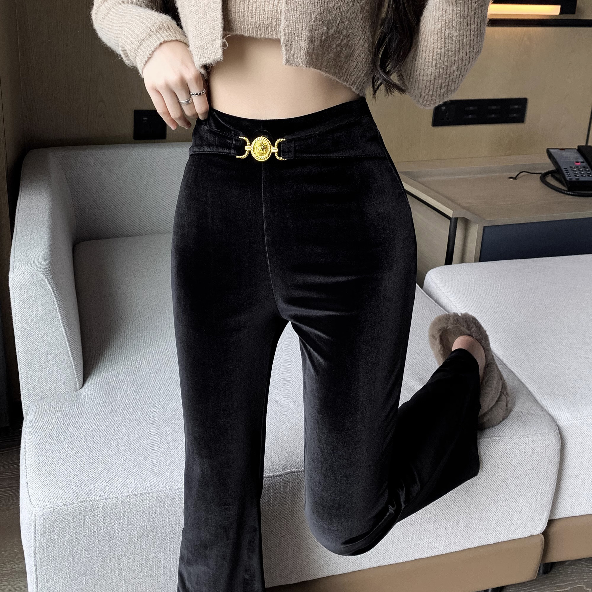 黑色金丝绒微喇裤女春秋2025新款高腰显瘦小个子休闲阔腿喇叭裤子