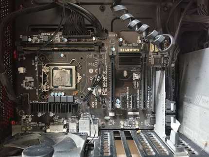 拆机B85-D3V+E31231V3四核八线程处理器