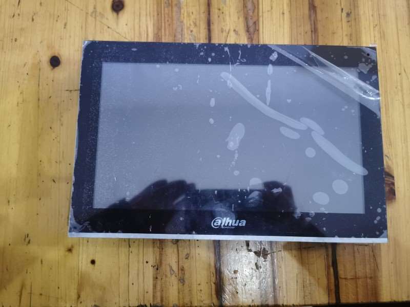 闲置全数字室内机DH-VTH5441G如图机子成色很新屏上