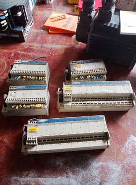 施耐德ABE7-H16R11接线模块  成色如图 一般 拆机