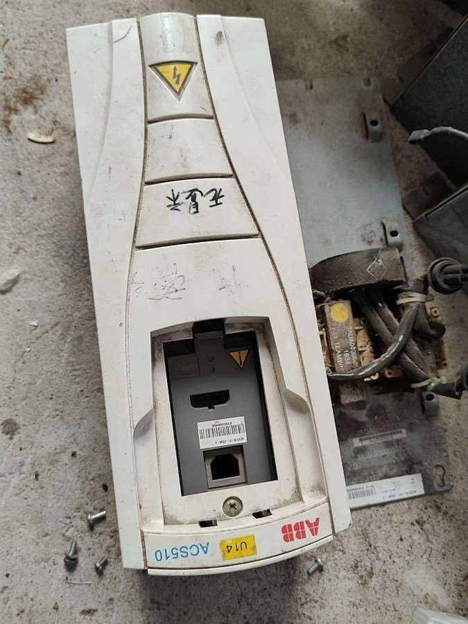 ABB变频器 2.2kw acs510变频器 外壳 底板两个