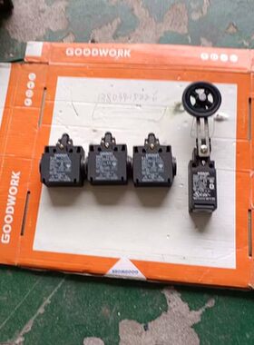 库存欧姆龙安全行程开关D4D-5532N数量3个D