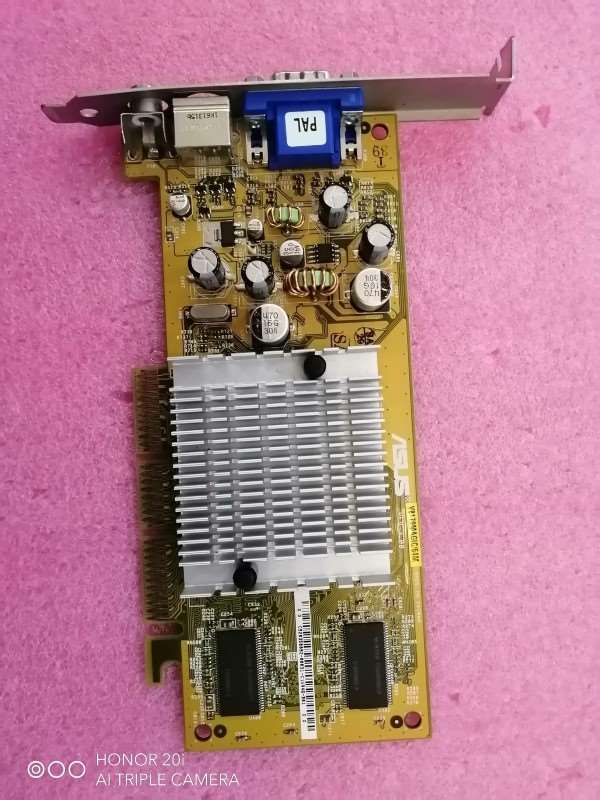 华硕AGP显卡V8170MAG其它元器件