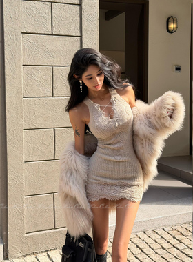 HELEN/纯欲天花板/蕾丝V领约会短裙女修身无袖绒感针织包臀连衣裙