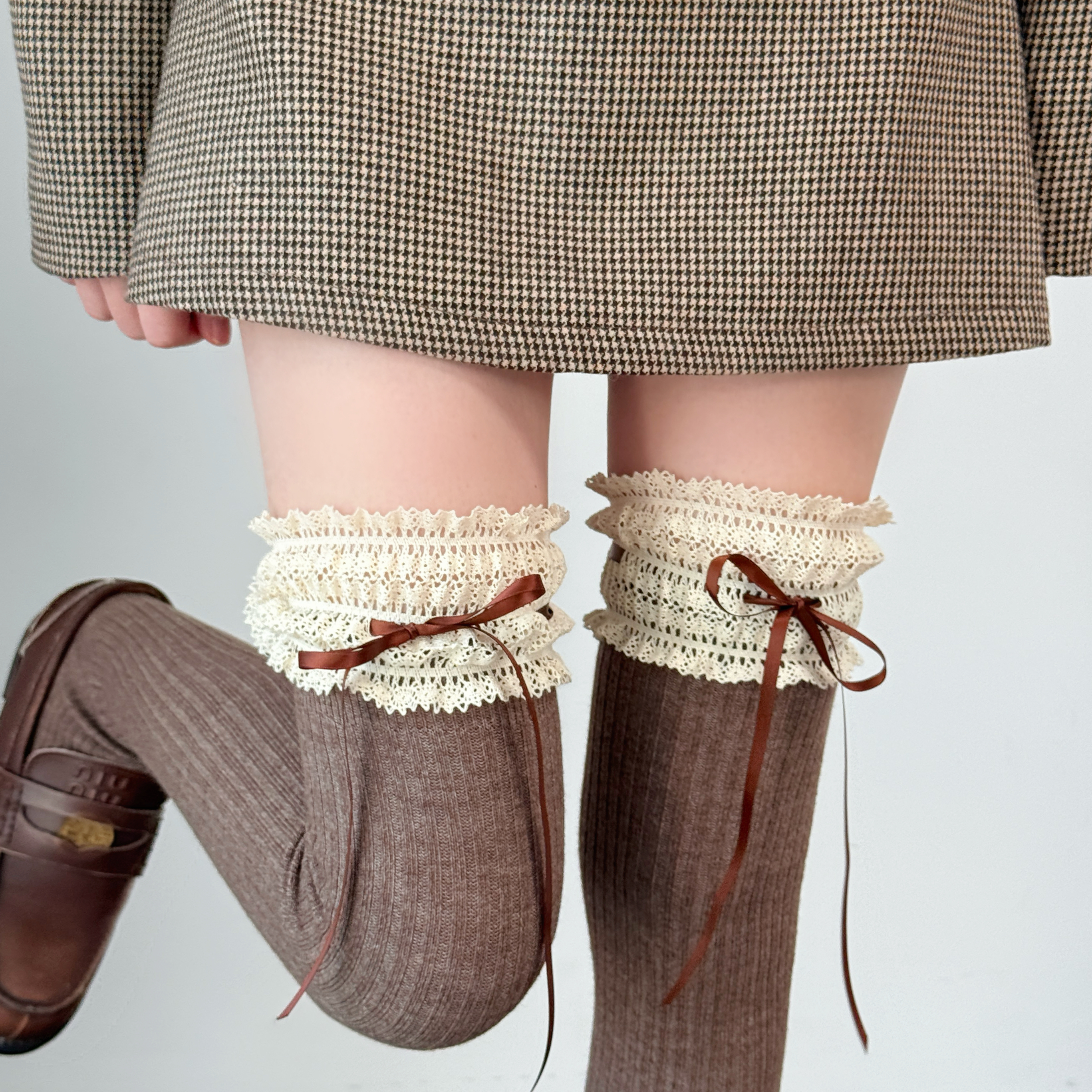 美拉德咖色蝴蝶结蕾丝花边过膝袜