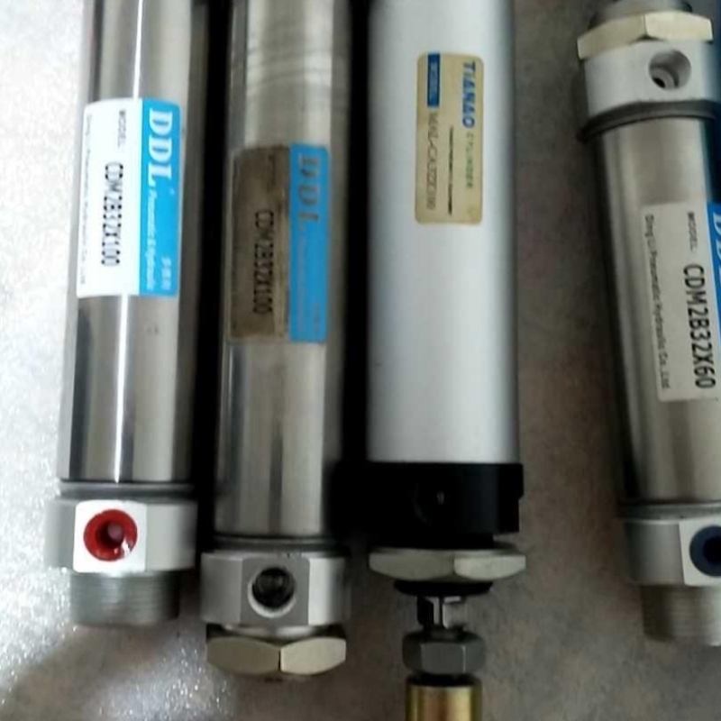 迷你气缸CDM2B 32X100两个 CDM2B32x6议价