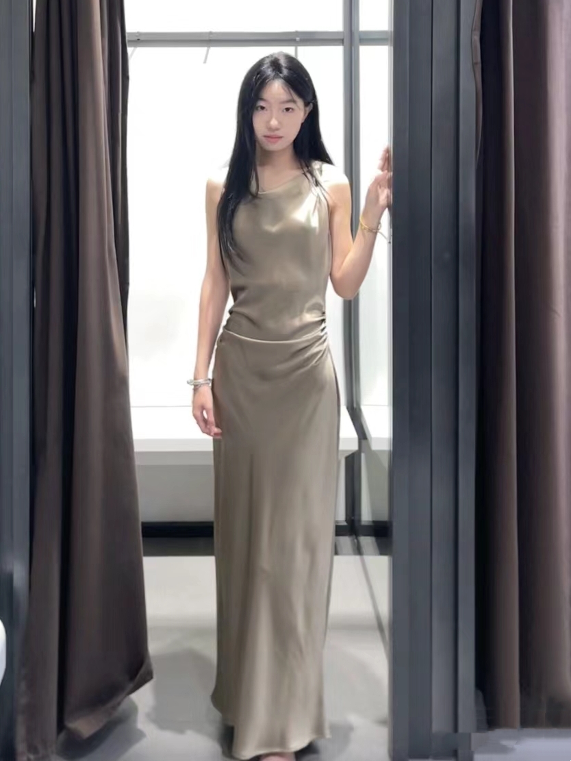 高级感缎面荡领长裙新款气质