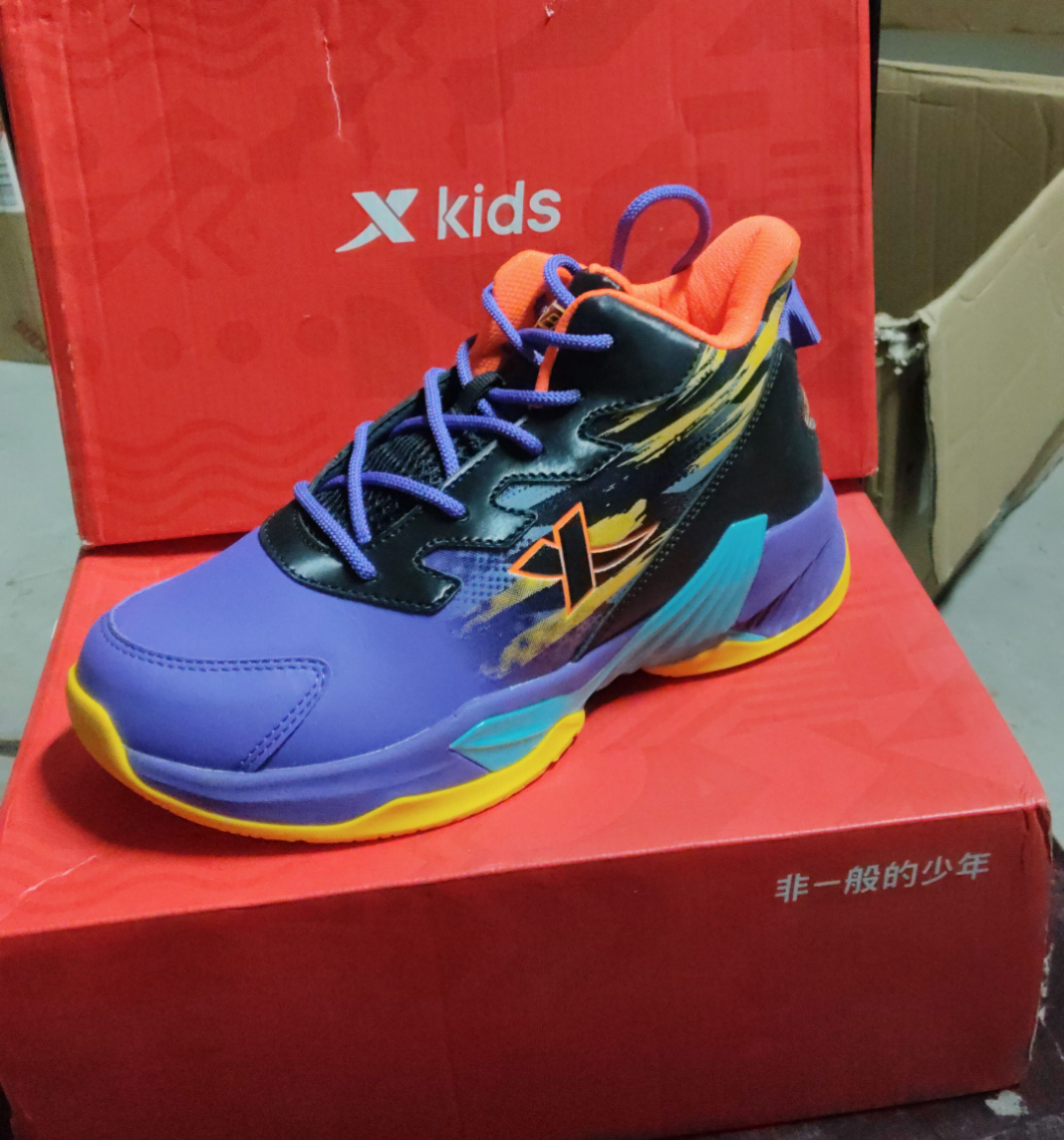 品牌断码冬季男童专业篮球鞋