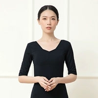 Черный топ на пуговицах со средним рукавом