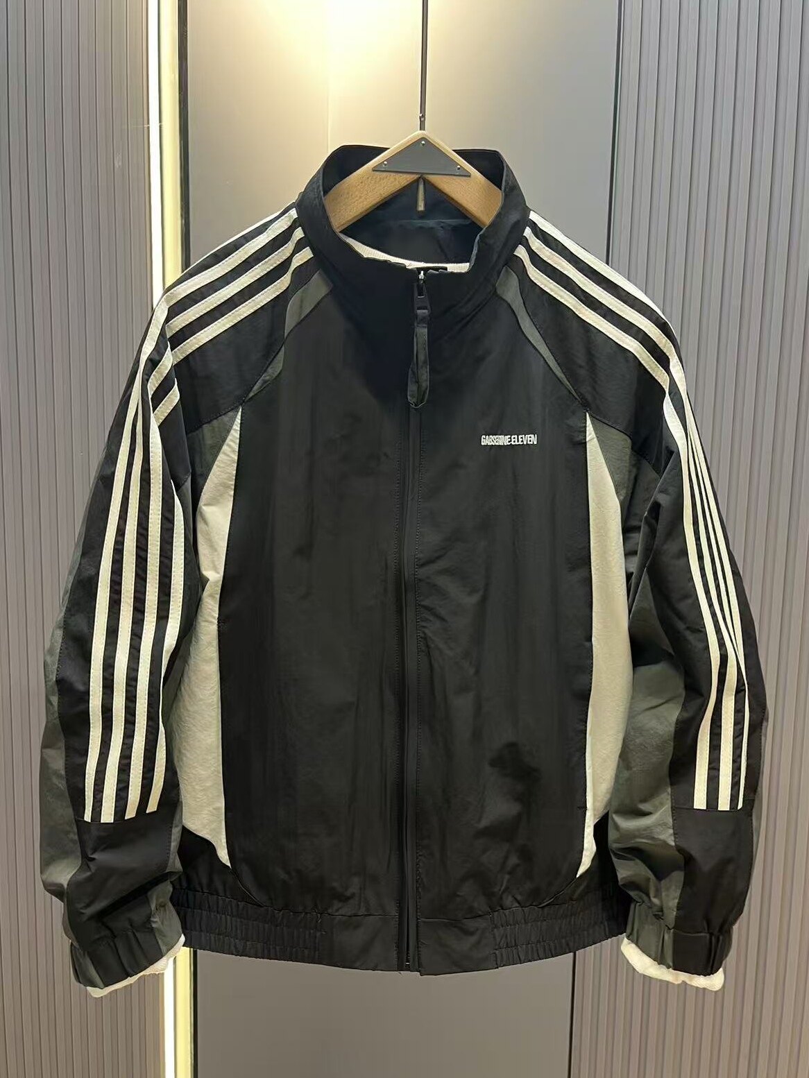 短款立领拼色夹克男潮牌三条杠运动外套宽松情侣防风春秋款上衣男