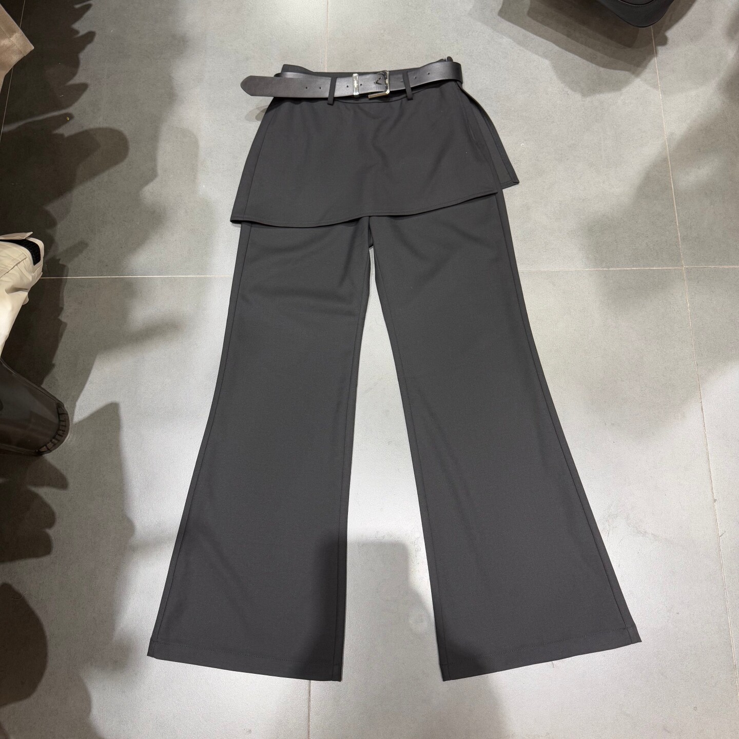 欧洲站2026春季新款假两件屁帘微喇休闲裤女气质显瘦休闲西裤6381