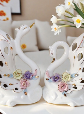 高档象牙白瓷陶瓷手工捏花描金客厅酒柜装饰摆件乔迁礼品天鹅鹿猫