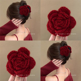 针织玫瑰抓夹安可拉红鲨鱼夹新年发饰2025新款头饰女过年毛线头花