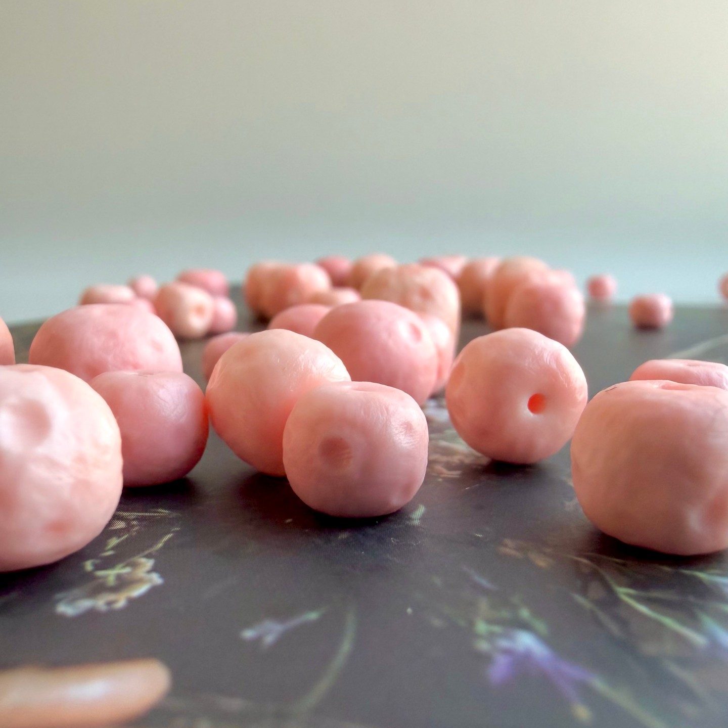 天然七宝粉贝珍珠母贝壳雕刻星球陨石老型单颗散珠diy配饰8mm桶珠